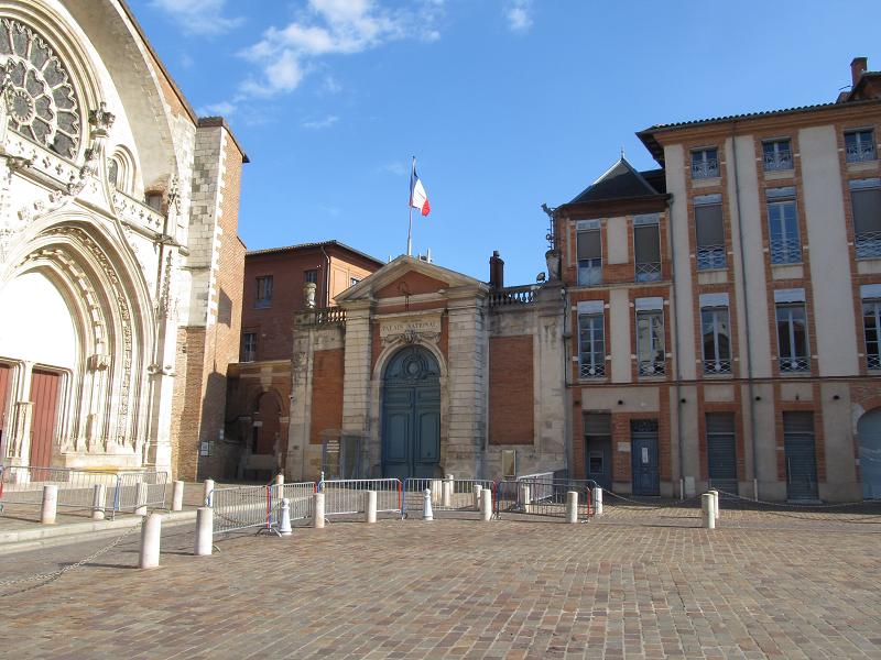 découvrez les tarifs des cartes grises à toulouse et toutes les informations nécessaires pour faciliter vos démarches administratives. restez informé des dernières mises à jour et des coûts associés à l'obtention de votre carte grise dans la ville rose.