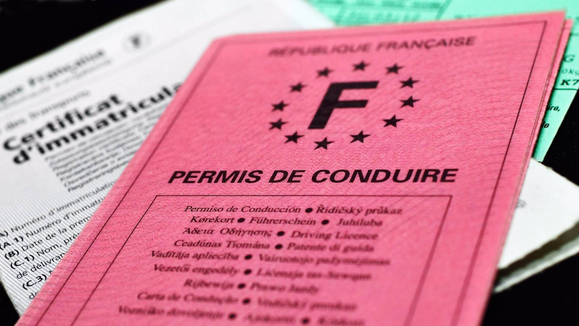 découvrez tout ce qu'il faut savoir sur le permis et la carte grise en france. obtenez des informations sur les démarches administratives, les exigences et les conseils pratiques pour gérer vos documents de circulation en toute simplicité.