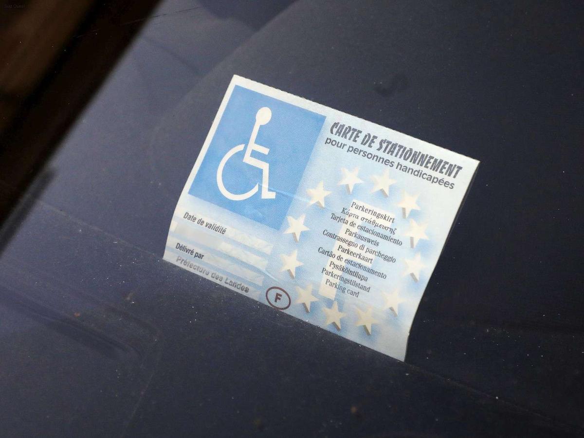 obtenez votre carte grise pour véhicule adapté aux personnes en situation de handicap à montpellier. simplifiez vos démarches administratives et profitez de nos conseils pour une obtention rapide et sans tracas.