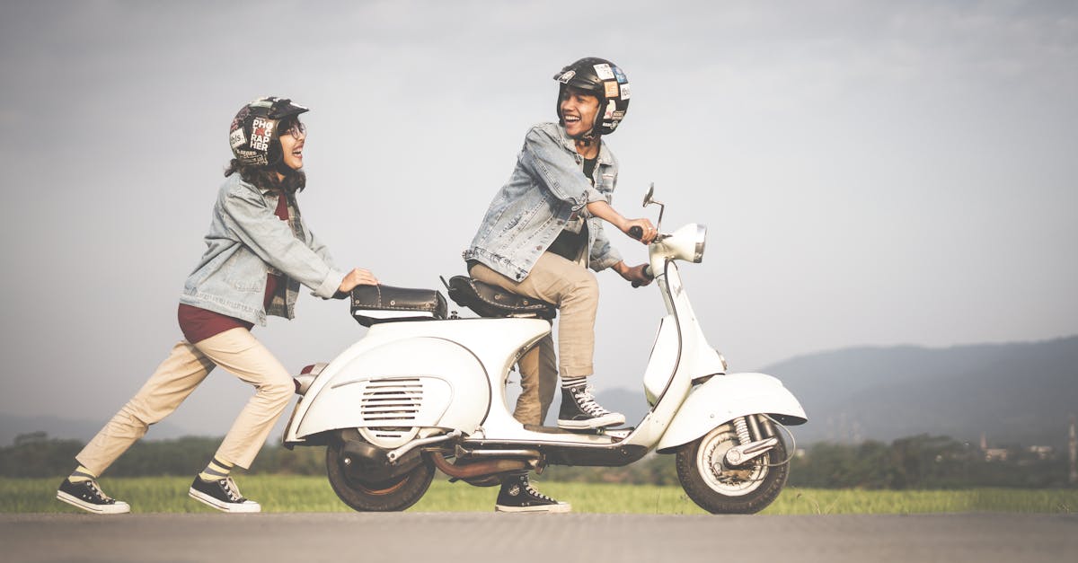 découvrez tout ce qu'il faut savoir sur l'enregistrement des motos vintage : démarches, documents nécessaires et conseils pour préserver l'authenticité de votre deux-roues tout en respectant la législation.